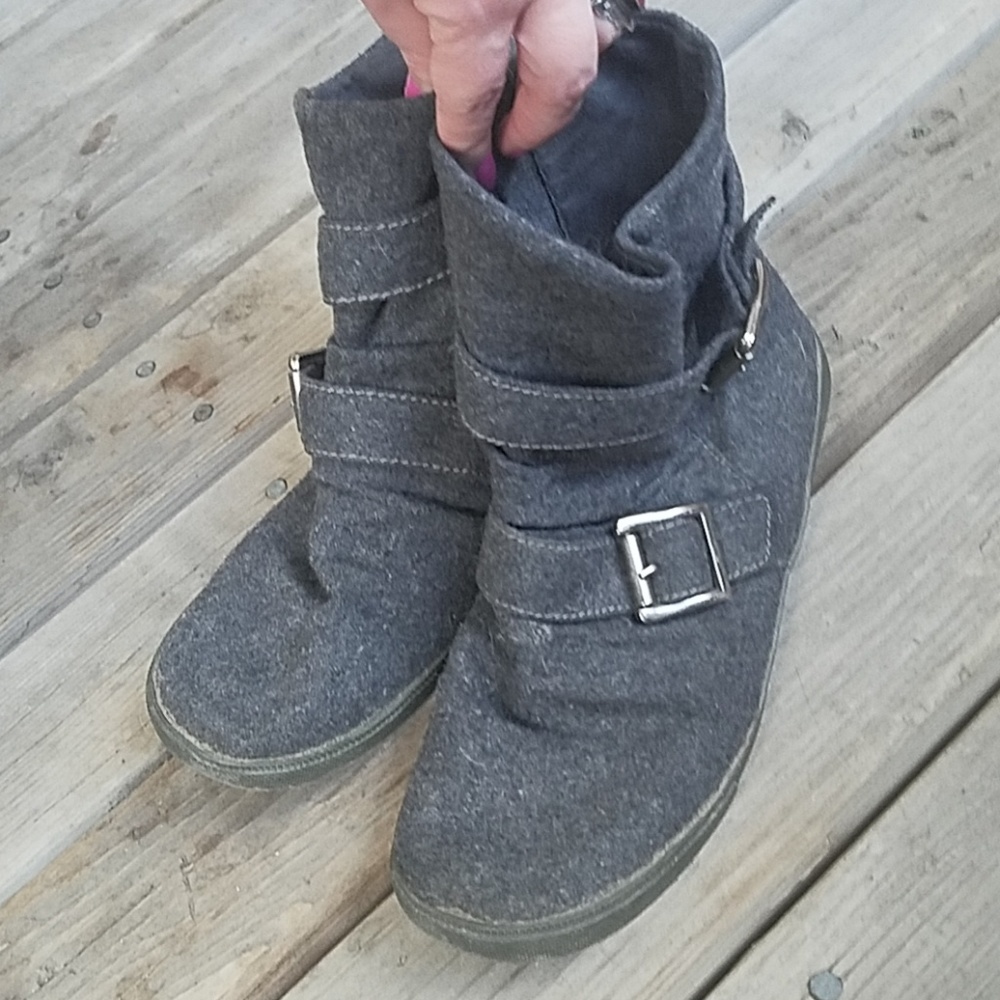 Blowfish Grey felt ankle booties Size 7.5